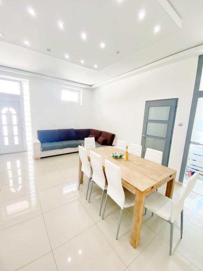 Luxury Apartment In The Centre Ac Parking Garden Budapest Luaran gambar