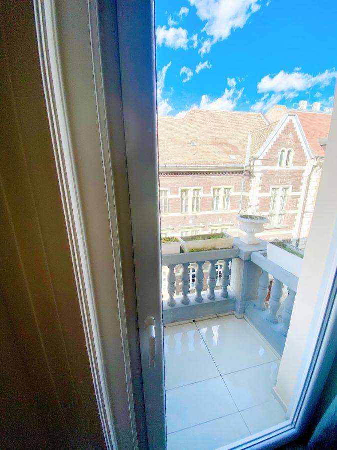 Luxury Apartment In The Centre Ac Parking Garden Budapest Luaran gambar